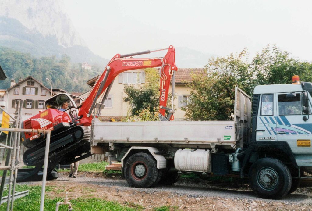 Schmid Bau Geschichte neuer Bagger 1999